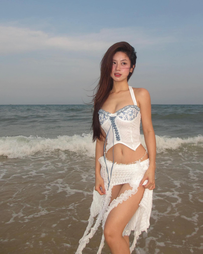 Cặp đôi thường xuyên chia sẻ những khoảnh khắc ngọt ngào cùng nhau trên mạng xã hội và nhận được nhiều lời chúc phúc từ người hâm mộ. Hiện tại, cả hai đang sống chung tại một căn hộ cao cấp ở TP.HCM.