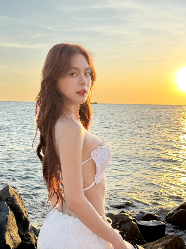 Nhã Mi diện bikini khoe eo thon quyến rũ, khiến netizen không thể rời mắt.