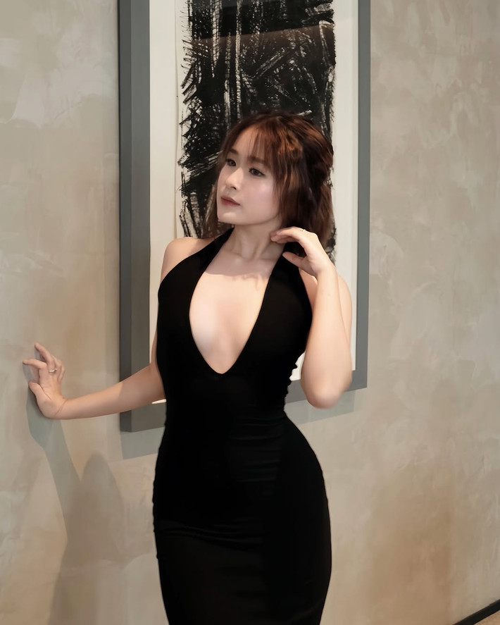 Không chỉ vậy, Chao cũng sở hữu thành tích học tập đáng ngưỡng mộ. Cô nàng từng tự hào khoe thành tích đỗ trường đại học danh tiếng ở nước ngoài.