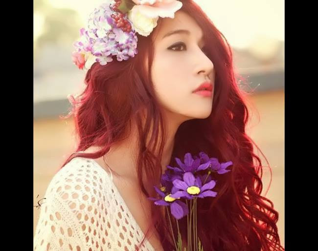 Cô được từng đạt giải nhất trong cuộc thi Miss Audition 2007, vừa là diễn viên, vừa là ca hát, bên cạnh đó còn là một người mẫu thời trang chuyên nghiệp.