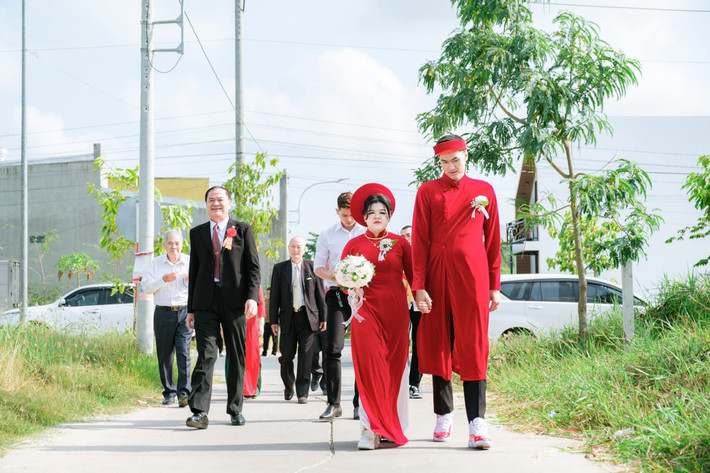 Sau khoảng thời gian dài bên nhau, Phú Vinh - Thúy Uyên đã tổ chức đám cưới vào cuối tháng 3 năm ngoái.
