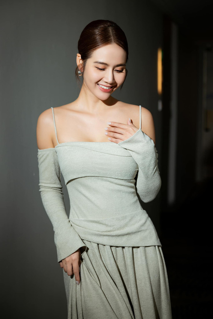 Để có được vóc dáng như hiện tại, Huyền Lizzie rất chăm chỉ tập luyện thể dục thể thao và có chế độ ăn uống khoa học.