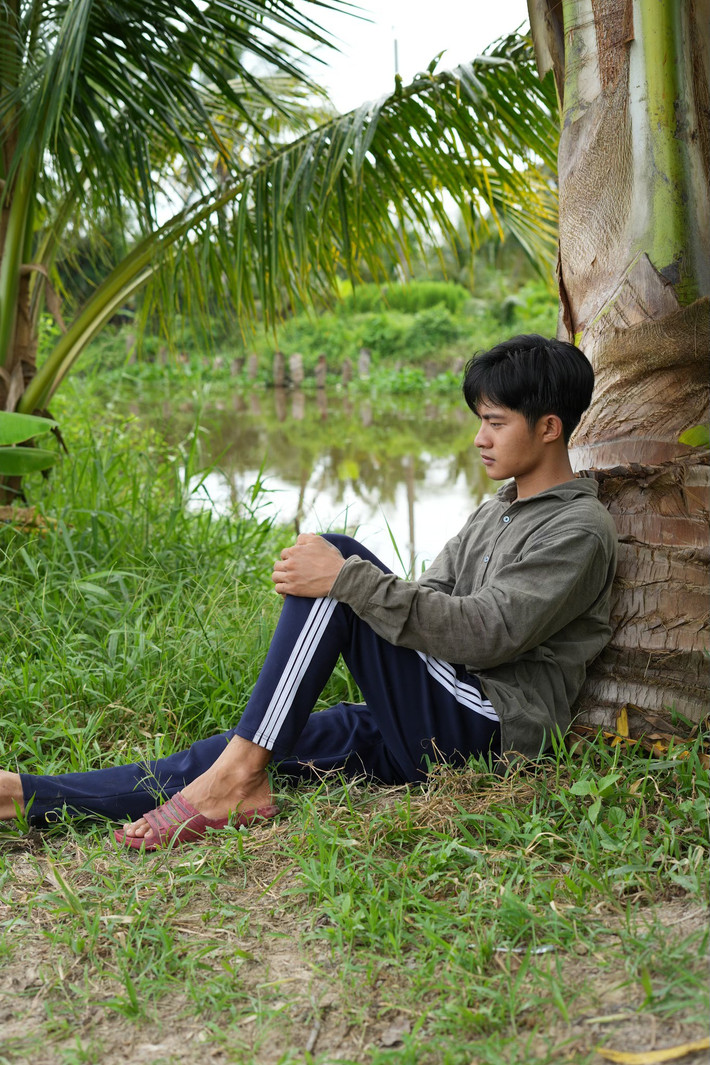 Những ngày vừa qua, cụm từ "đám giỗ bên cồn" trở thành trend nổi đình đám mạng xã hội. Nhiều người "rần rần" rủ nhau về ăn đám giỗ, trong đó có cả những tên tuổi nổi tiếng cũng đu trend như ca sĩ Noo Phước Thịnh, MC Quyền Linh, người mẫu Minh Tú. (Ảnh: Facebook Lê Tuấn Khang)