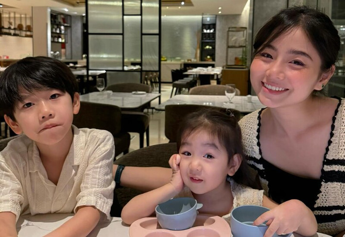 Nam Thương kết hôn với hot boy Ba Duy và có hai con. Cặp đôi được xem là một trong những cặp đôi đẹp của giới trẻ Việt Nam.