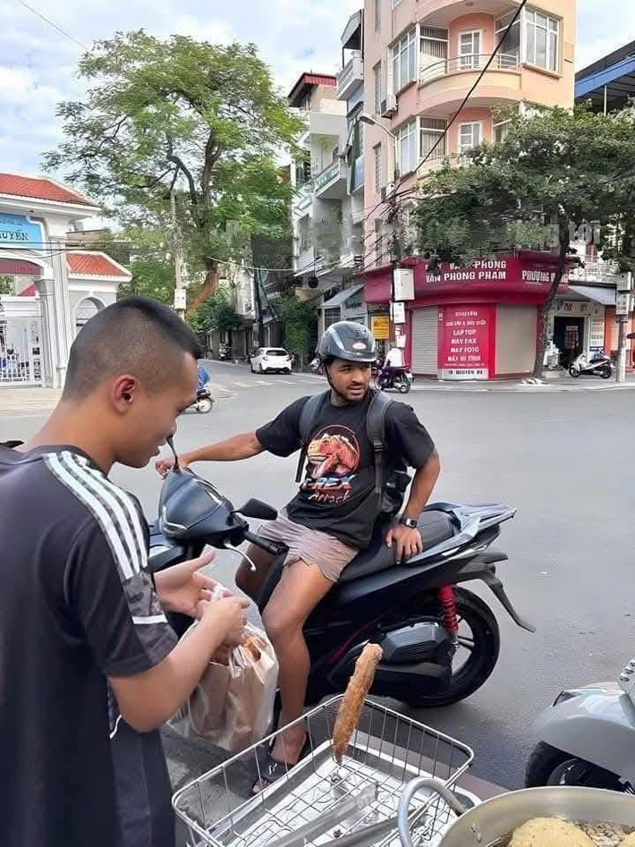 Khoảnh khắc giản dị này đã nhanh chóng chiếm được cảm tình của người hâm mộ.
