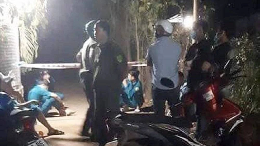 Lỡ trêu chọc người động kinh, bé trai 9 tuổi chết thảm