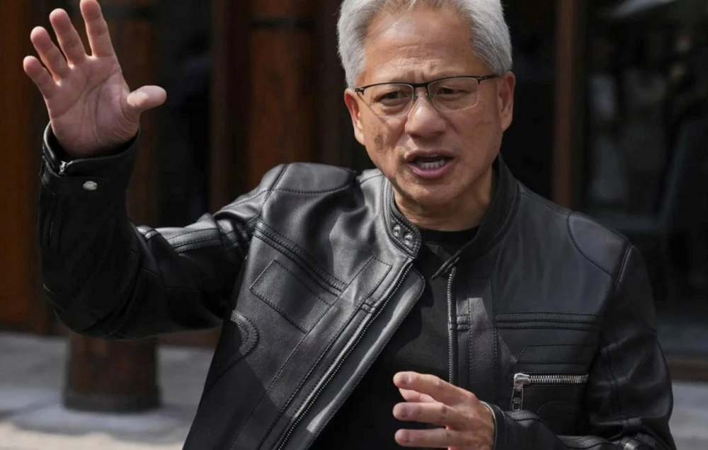 CEO Nvidia cảnh báo né AI sẽ bị bỏ lại phía sau