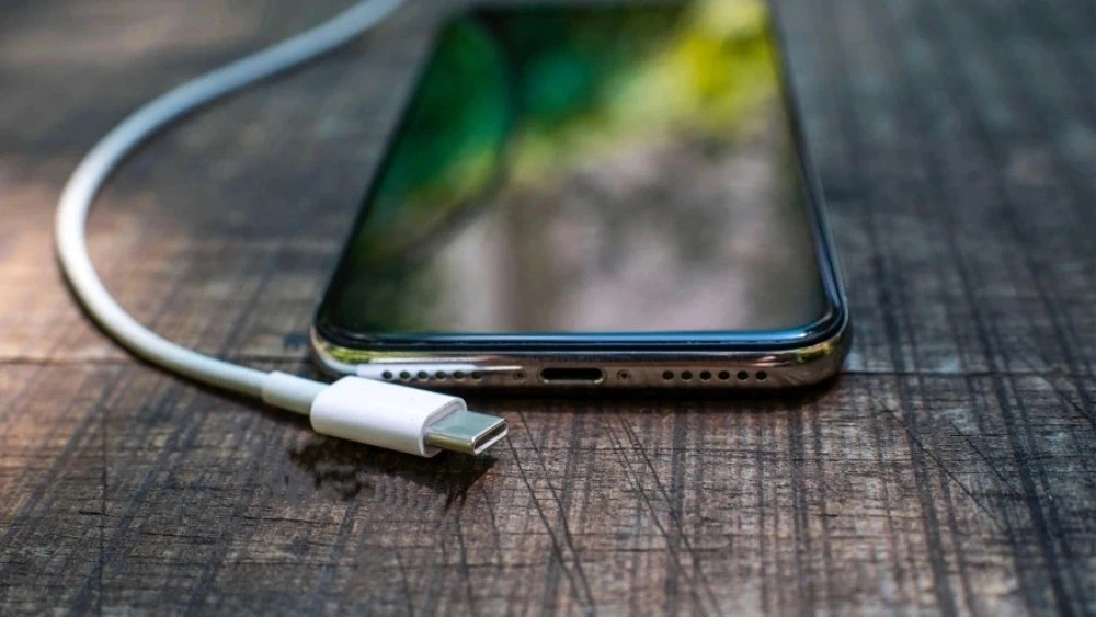 Không phải phụ kiện USB nào cũng an toàn cho điện thoại 
