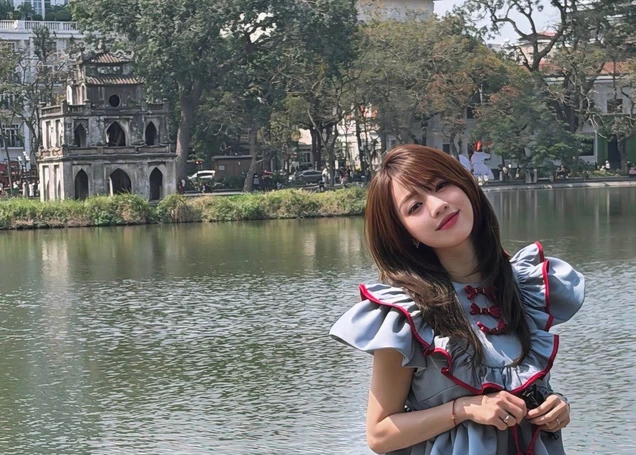 Hot girl Hà Kim "thoát Tết" hóa sinh viên gây sốt