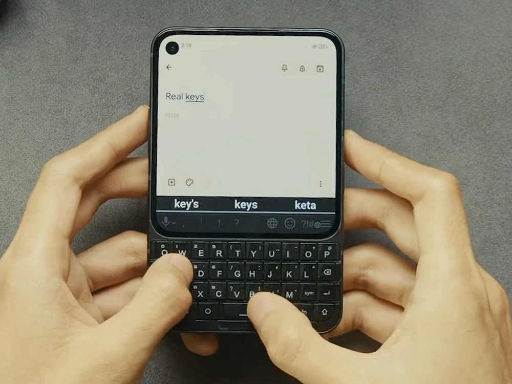 2026 bùng nổ điện thoại QWERTY kiểu BlackBerry trở lại