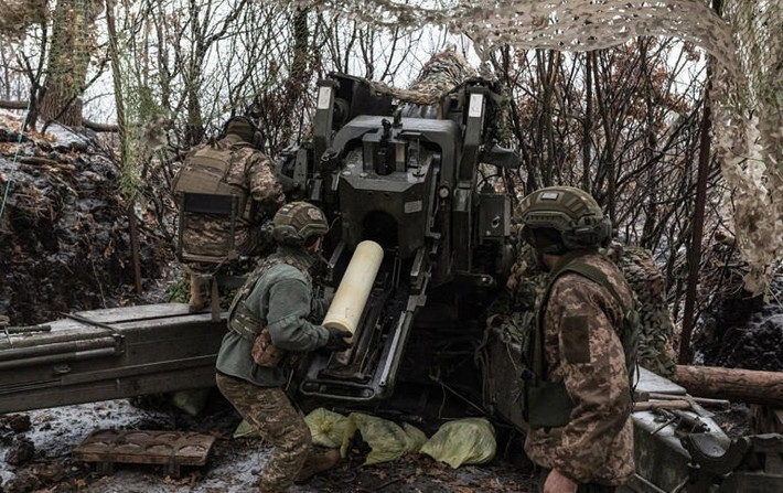 Nhưng nếu Cụm quân phía Đông RFAF, không tranh thủ thời cơ tấn công Zaporizhzhia từ phía Dnipropetrovsk vào thời điểm này, khi AFU chưa kịp củng cố tuyến phòng ngự, thì họ có thể mất đi cơ hội tấn công tốt nhất. Chỉ cần chậm một chút, AFU sẽ kịp xây dựng hệ thống phòng thủ mới, khi đó RFAF sẽ tốn nhiều sức lực mới có thể đột phá được. (nguồn ảnh Military Review, Ukrinform, Kyiv Post).