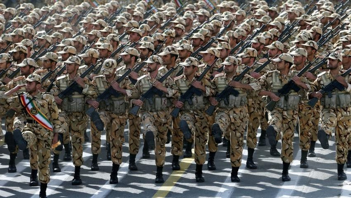 Việc chế độ Syria thân Iran sụp đổ, là đòn chí mạng đối với Tehran. Cuộc chiến ở Syria và Iraq, tạo ra cảm giác rằng quân đội Iran có thể chiến đấu trong mọi hoàn cảnh và với bất kỳ kẻ thù nào, đặc biệt là việc sở hữu nhiều tên lửa đạn đạo. Nhưng hóa ra, Tehran lại không được chuẩn bị để chiến đấu với kẻ thù với công nghệ cao hơn.