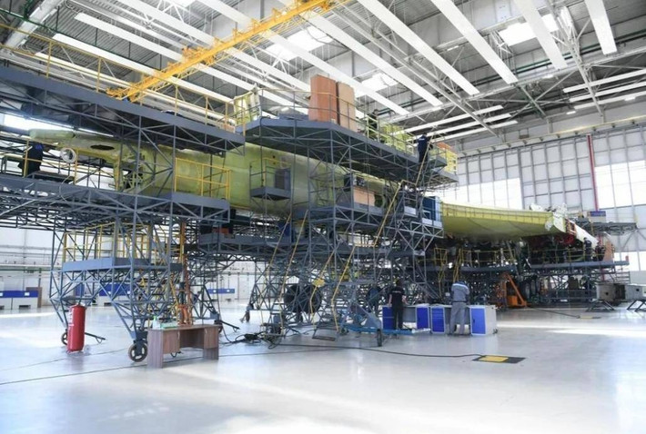 Hiện đã hơn một năm trôi qua và Nga vẫn chưa đưa máy bay Tu-160 mới nhất của họ vào biên chế chiến đấu. Theo kế hoạch của Nga, họ sẽ chế tạo hai máy bay mỗi năm. Dù bây giờ là thời chiến và việc mua linh kiện rất khó khăn do lệnh cấm vận của phương Tây, nhưng Nga ít nhất vẫn có thể chế tạo được một máy bay mỗi năm. Tuy nhiên thực tế không phải như vậy; điều này cũng chứng tỏ việc nối lại sản xuất Tu-160 đã thất bại.