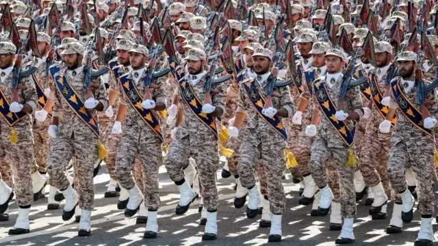 Lực lượng vũ trang hiện tại của Iran có tổng quân số khoảng 1 triệu quân. Theo Bộ Ngoại giao Iran, một triệu quân này dường như đã sẵn sàng chiến đấu. Câu hỏi đặt ra bây giờ, là liệu đội quân triệu người của Iran, có mang đến cho Israel và Mỹ một "bất ngờ lớn" không?