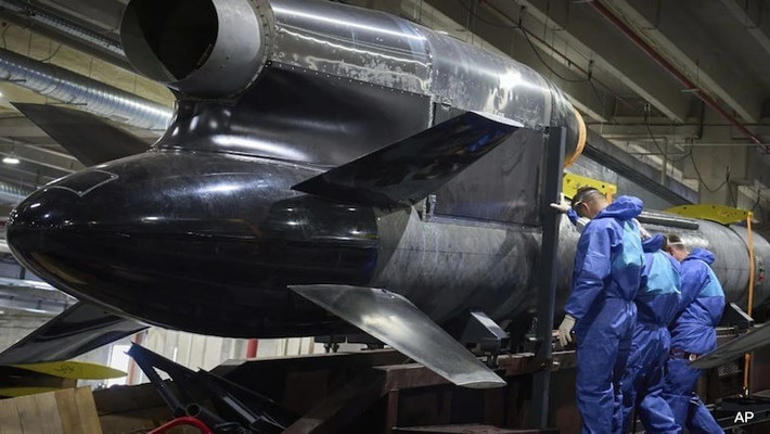 Vào thời điểm đó, quân đội Ukraine chưa bình luận về tin tức trên, và các quan chức Ukraine cũng chưa công khai xác nhận sự tồn tại của tên lửa Flamingo. Mãi đến tuyên bố của Tổng thống Zelensky vào ngày 21/8, tên lửa này mới chính thức được công bố.