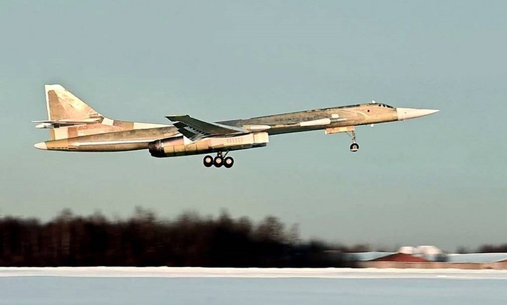 Nhưng ngay cả khi Tu-160 không được tiếp tục sản xuất, thì tác động tới Nga cũng sẽ không đáng kể. Nhiệm vụ răn đe hạt nhân của máy bay ném bom chiến lược Nga, đó là phóng tên lửa hành trình hạt nhân vào Mỹ qua ngả Bắc Cực. Nhưng nhiệm vụ này, có thể được thay thế bằng tàu ngầm hạt nhân chiến lược và tên lửa liên lục địa trên đất liền.