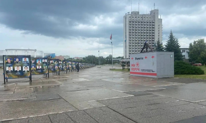 Hiện tài liệu, kho lưu trữ, và nhiều tài sản nhà nước đang được đưa ra ngoài thành phố. Một số đại diện của các cơ quan nhà nước đã được chuyển sang hình thức làm việc từ xa. Rõ ràng, AFU đang chuẩn bị cho các trận chiến đô thị và có thể thành phố Sumy biến thành chiến trường sẽ không còn xa.