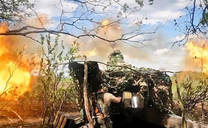 Mặt trận Zaporizhzhia đang có dấu hiệu “nóng lên” trong chiến dịch tấn công mùa hè này của RFAF. Khu vực mặt trận Zaporizhzhia, kể từ khi chiến dịch phản công mùa hè năm 2023 của Ukraine thất bại vào tháng 11/2023, đã bị đóng băng tạm thời. Thậm chí AFU còn điều các đơn vị tinh nhuệ, đi tăng cường cho hướng mặt trận khác.