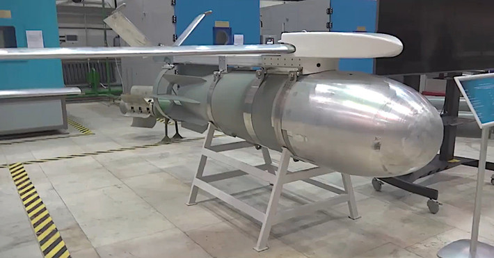 Mặc dù Ukraine tự hào tuyên bố rằng, sau khoảng một năm rưỡi chịu trận, cuối cùng họ đã khắc chế được bom lượn có điều khiển UMPK của Nga, bằng cách gây nhiễu hệ thống dẫn đường, khiến bom bay không đánh trúng mục tiêu.