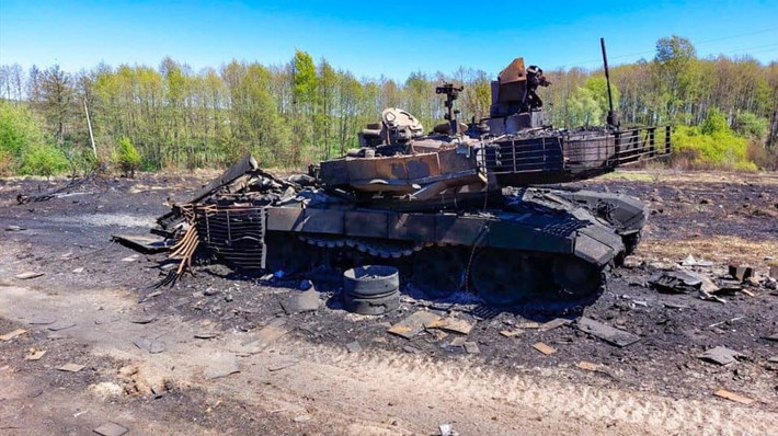 Trên thực tế, tất cả tất xe tăng trên chiến trường Ukraine (kể cả có nguồn gốc phương Tây hay Liên Xô/Nga), hiện nay đều đang đối mặt với tình thế tiến thoái lưỡng nan tương tự. Nếu không, tại sao cái gọi là xe tăng thế hệ mới T-14 Armata, lại không xuất hiện trên chiến trường, mà lại bị dừng phát triển?
