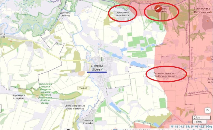 RFAF cũng đã phát động các cuộc tấn công ở khu vực Kamianskoye và Novoshelovka, và hiện đang dần tiến đến thành phố Seversk, chuẩn bị cho một cuộc tấn công toàn diện. Quân Nga hiện thay vì tấn công, đang bao vây thành phố, tấn công bằng hỏa lực và bất cứ thứ gì có thể.
