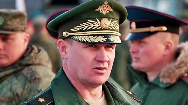 Thượng tướng Andreiy Nikolayevich Mordvichev sinh ngày 14/1/1976 tại Kazakhstan (khi đó vẫn là thành viên của Liên Xô). Ông nhập ngũ năm 1994 và đã được đào tạo ở những học viện quân sự hàng đầu của Nga. Mordvichev là tài năng quân sự trẻ tiêu biểu nhất vào đầu thế kỷ 21 của Nga và cả thế giới.