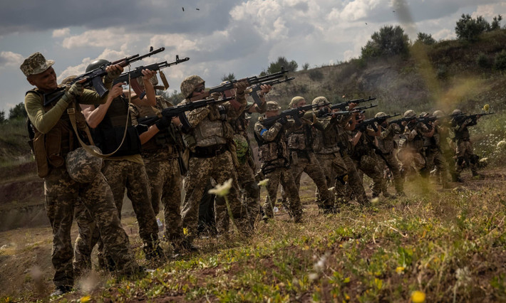 Trang Military Review của Nga, dẫn nguồn từ điều phối viên của lực lượng ngầm Nikolaev, Sergei Lebedev cho biết, nhóm lính đánh thuê thuộc PMC Mozart đã có 23 người thiệt mạng, bảy người còn sống là công dân Mỹ, Anh và Canada đã bị bắt làm tù binh. Bằng chứng là các tài liệu và máy thông tin bị thu giữ.