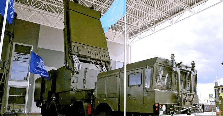Radar này là thành phần cốt lõi của hệ thống phòng không tầm cao S-500 Prometheus tối tân của Nga, có khả năng dẫn đường và đánh chặn tên lửa đạn đạo và vệ tinh quỹ đạo thấp, đồng thời có thể phối hợp với hệ thống S-400 hiện có của Nga.