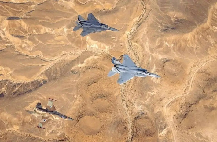Ngoài ra Israel cũng sẽ nghĩ đến việc mở rộng phạm vi các phương tiện phòng thủ. Ví dụ, họ sẽ phát triển các hệ thống tự động (laser và các hệ thống khác), có khả năng bắn hạ UAV và tên lửa đạn đạo tầm ngắn. Đồng thời tiến hành các cuộc chiến tranh thông tin, trong trường hợp có một cuộc tấn công mới vào Iran.