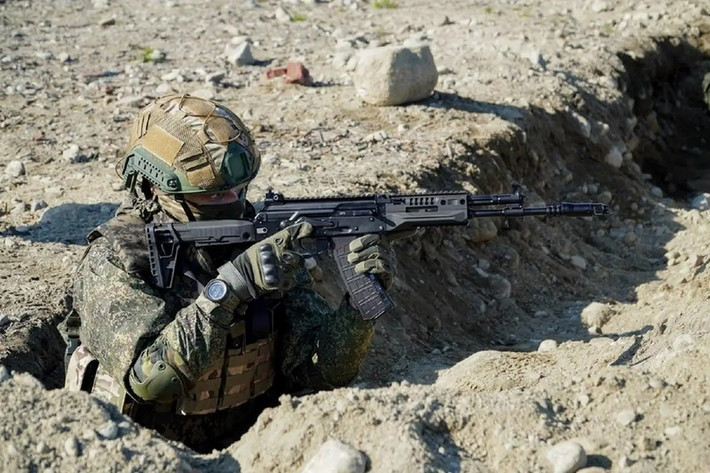 Giao tranh vẫn tiếp diễn tại Kupyansk, mặc dù RFAF có một số thành công, nhưng AFU khó có thể được thất thủ nhanh. Hiện các hoạt động tiến công của các đơn vị thuộc Cụm quân phía Tây RFAF trong thành phố, dẫn đến việc phong tỏa một phần lực lượng đồn trú của AFU, khiến quân Ukraine không thể di chuyển và buộc phải chịu tổn thất.
