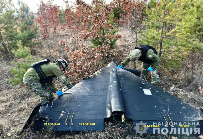 UAV Geran (Hoa phong lữ), là UAV tự sát tấn công tầm xa, hoạt động giống như tên lửa hành trình, nhưng thay vì sử dụng động cơ tên lửa, Geran-2 sử dụng động cơ đốt trong để quay cánh quạt. Nhưng phiên bản Geran-3 sử dụng động cơ phản lực. Geran có thể mang theo đầu đạn có trọng lượng từ 40 đến 90kg, tốc độ bay khoảng 180 km/h với Geran-2 và 400 km/h với Geran-3.