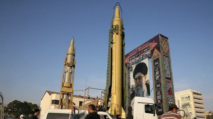 Iran có thể tấn công các căn cứ quân sự của Mỹ trong hai ngày tới, quân đội Iran đã lập kế hoạch từ lâu cho việc này, tất cả các căn cứ của Mỹ đều đang bị đe dọa bởi "một cuộc tấn công tiềm tàng". Tuy nhiên, sau 48 giờ, khả năng Tehran sẽ có hành động trả đũa sẽ giảm. Hiện tại, không có dấu hiệu nào cho thấy Iran đang chuẩn bị cho "các cuộc tấn công trả đũa".