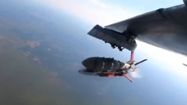 Trang tin Bulgarian Military cho biết, tổ hợp công nghiệp quốc phòng của Ukraine, "đã phát triển một phiên bản bom lượn có điều khiển tương tự bom lượn UMPK của Nga". Truyền thông Ukraine cho biết, bom lượn có điều khiển của Ukraine, có khả năng bắn trúng mục tiêu ở khoảng cách lên tới 60 km".