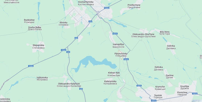 Theo nguồn tin của quân đội Nga, Quân đội Ukraine đã thiết lập căn cứ điều khiển UAV tại một số ngôi nhà dân ở làng Pleshcheyevka, nằm giữa Konstantinovka và Toretsk. Một tòa nhà là nơi đặt trung tâm điều khiển, một tòa nhà khác được sử dụng để làm nhà kho và sửa chữa UAV, và lính điều khiển UAV sống trong các tòa nhà còn lại.