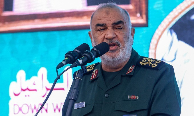 Vào ngày 13/6, Thiếu tướng Gholam Ali Rashid, Tư lệnh IRGC, đã bị IDF hạ sát ngay trong giờ đầu của chiến dịch Am KaLavi. Ngay lập tức, Chuẩn tướng Shadmani, người trước đây giữ các chức vụ cấp cao trong IRGC và giám sát các hoạt động bảo đảm hậu cần trong chiến đấu, đã được thăng cấp và được bổ nhiệm vào vị trí này. (ảnh Thiếu tướng Gholam Ali Rashid).