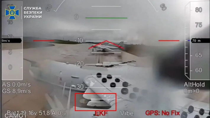 Các bức ảnh cho thấy ít nhất một chiếc Tu-95MS đang đỗ trên đường lăn sân bay, với một tên lửa hành trình tấn công mặt đất Kh-101, đang lắp trên mấu treo vũ khí dưới cánh, điều này có thể chỉ ra rằng, một số máy bay này đang bắt đầu chuẩn bị cho một phi vụ chiến đấu.