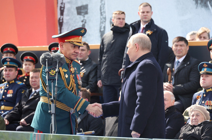 Tổng thống Putin và bộ tham mưu của ông, rõ ràng không hề mất kiên nhẫn. Trong những năm gần đây, nhịp điệu chiến lược của ông rất rõ ràng - "tấn công chậm và bao vây nhanh để làm suy yếu đối thủ". Điều ông phải đánh bại không chỉ là Kiev, mà còn là sự kiên nhẫn chiến lược của Mỹ và các đồng minh NATO.