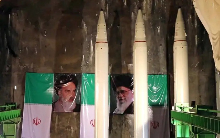 Nhưng điều giới lãnh đạo Israel không ngờ, đó là quân đội Iran đã sẵn sàng có người thay thế và ngay lập tức thực hiện các cuộc tấn công trả đũa vào Israel. Hơn nữa, tên lửa của Iran đã xuyên thủng hệ thống phòng không đa tầng của Israel. Đây không phải là phản ứng mà Tel Aviv mong đợi từ Iran, khi Tel Aviv cho rằng, với những đòn choáng váng như vậy, Tehran sẽ nhanh chóng “bó giáo quy hàng”.