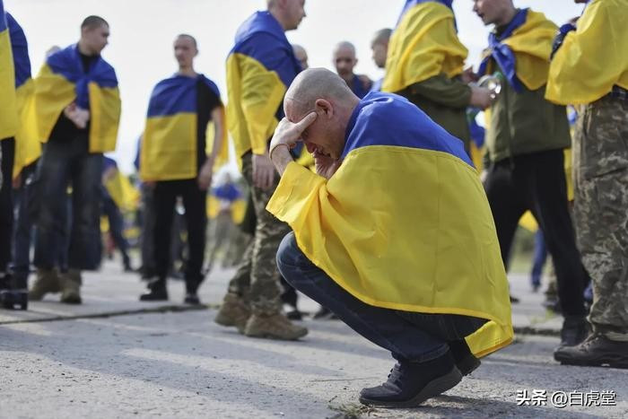 Làn sóng không kích quy mô lớn của Nga được tiến hành, ngay cả khi Nga và Ukraine đang trao đổi tù binh. Nga và Ukraine đang trao đổi tù binh lần này theo tỷ lệ 1000:1000. Đợt trao đổi đầu tiên sẽ có khoảng 390 người tham gia. Nhưng chỉ vài giờ sau khi cuộc trao đổi bắt đầu, Nga đã tiến hành một cuộc không kích lớn.