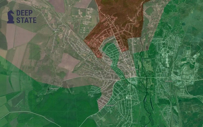 Kênh RVvoenkory cho biết, giao tranh vẫn tiếp diễn ở Kupyansk, và không có thông tin chính xác về bước tiến của quân Nga. Theo các thông tin mới nhất, quân Nga đang cố gắng chiếm trung tâm thành phố. Trên bản đồ của Deep State, "vùng xám" đã cắt đứt đồn trú của quân Ukraine tại Kupyansk khỏi phía tây.