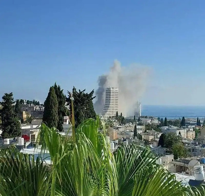 Theo truyền thông Israel, ngay sau cuộc tấn công của Mỹ vào ba cơ sở hạt nhân Iran hôm 22/6, lực lượng vũ trang Iran đã phóng tên lửa, nhắm vào các mục tiêu ở Israel. Một số tên lửa đã bay đến Israel, bắn trúng các mục tiêu ở một trong những thành phố của quốc gia này. Theo thông tin sơ bộ, thành phố cảng Haifa lại bị tấn công.