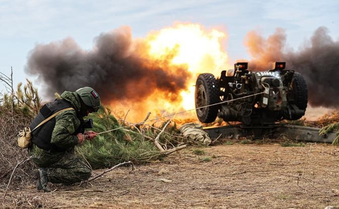 Chiến trường Nga-Ukraine vẫn mịt mù khói lửa, trang “Biên niên sử quân sự” của Nga cho biết, quân đội Nga (RFAF) tự tin nắm giữ thế chủ động trên toàn bộ mặt trận, khi kiểm soát thêm ngôi làng Khoroshye ở vùng Dnipropetrovsk; tiến công vào làng Novoe Shakhovo ở phía bắc Pokrovsk.