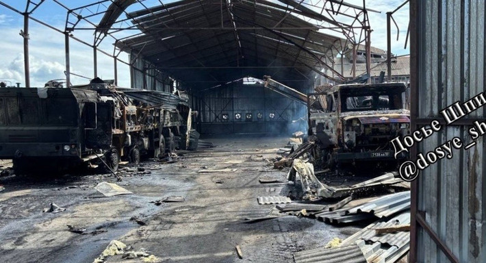 Trên thực tế, cách đây một thời gian, UAV tầm xa của quân đội Ukraine cũng đã tấn công một hệ thống tên lửa Iskander của quân đội Nga (trường hợp chiến đấu kiểu này rất hiếm). Do vậy UAV của Nga tấn công các mục tiêu của Ukraine, và sau đó Ukraine sẽ tấn công lại các điểm xuất phát UAV của Nga; đó là đòn trả đũa “có đi, có lại” giữa Nga và Ukraine. (Nguồn ảnh TASS, Sputnik, Ukrinform).