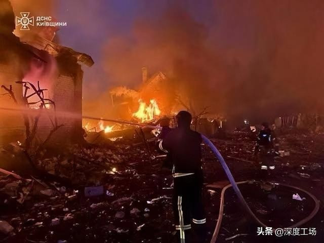 Truyền thông Nga cho biết, quân đội Nga đã “chấm dứt sự kiềm chế và mở ra cánh cổng địa ngục”. Tên lửa siêu thanh của Nga, trong một cuộc tấn công vào rạng sáng ngày 6/6, đã đánh trúng Nhà máy Bolshevik ở trung tâm Kiev, làm ít nhất một quan chức cấp cao của Ukraine thiệt mạng.
