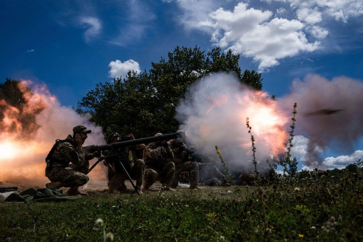 Đối với AFU ở khu vực Nam Donetsk, sau khi Velikaya Novoselka thất thủ, Komar ở cực tây của tỉnh Donetsk, gần ranh giới với tỉnh Dnepropetrovsk, đã trở thành một trung tâm phòng thủ quan trọng trên hướng này, nhưng giờ đây họ sẽ vô cùng khó khăn để có thể giữ được nó.