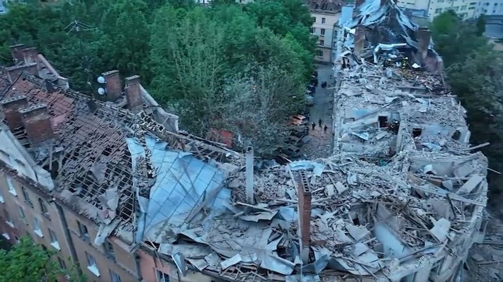 Các nhân chứng cho biết, những tiếng nổ vang lên ở các khu vực Lviv, Ivano-Frankivsk và Khmelnytskyi. Theo truyền thông Ukraine, cuộc tấn công vẫn chưa kết thúc; còn theo nguồn tin tình báo Ukraine, cuộc tấn công chính được nhắm vào phía Tây Ukraine.