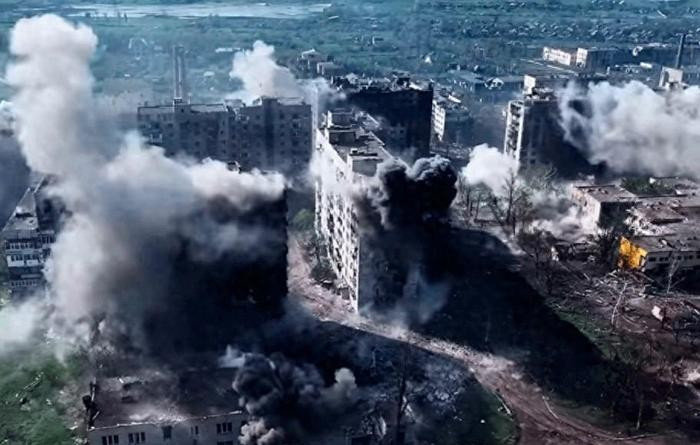 Khi quân dự bị Ukraine liên tục được điều động đến Pokrovsk, RFAF đã sử dụng ưu thế hỏa lực của mình để tiêu hao quân số của AFU, liên tục làm xói mòn nguồn lực của Ukraine, cho đến khi tiềm lực quân sự của Kiev cạn kiệt. Theo một nghĩa nào đó, đây là một cuộc chiến tiêu hao tàn khốc “theo kiểu Nga”.