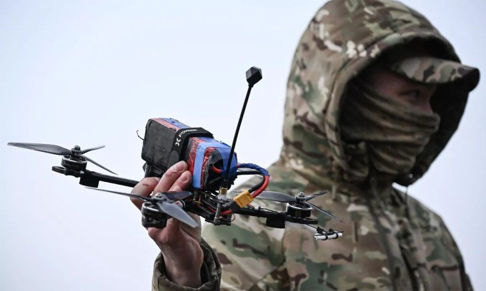 "Chúng tôi thường sử dụng UAV FPV để chặn bộ binh Nga, song các tổ vận hành UAV liên tục bị đối phương săn lùng và phải rút lui về tuyến sau. Hậu quả là xuất hiện các vùng trống hỏa lực, thay vì vùng tiêu diệt địch; tạo lợi thế cho quân Nga tiến công", Bunyatov cho biết.