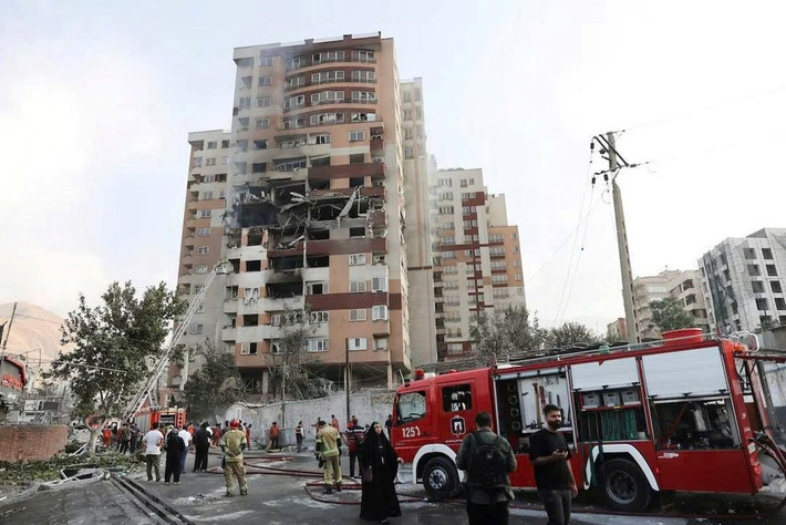 Còn Lực lượng Vệ binh Cách mạng Hồi giáo Iran định nghĩa hành động của Israel là "hành động vô nhân đạo, tội phạm và khủng bố"; Giám đốc đài truyền hình quốc gia Iran cũng chỉ ra rằng hành động của Israel là khủng bố. Trong khi Đại sứ Israel tại Nga, ông Halperin đã đưa ra tuyên bố cứng rắn, nói rằng mục tiêu của Israel là phá hủy hoàn toàn chương trình hạt nhân của Iran.