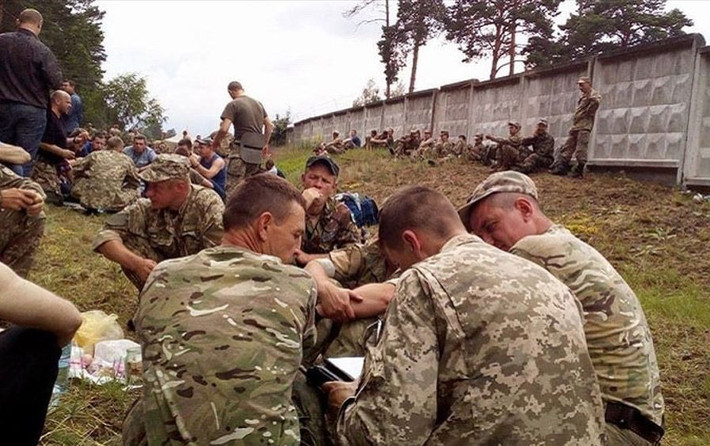 Kênh Military Summary đưa tin, có khoảng 5.000 quân Ukraine, cũng như lính đánh thuê nước ngoài, đang tập trung tại thao trường Goncharovsky thuộc tỉnh Chernigov của Ukraine; quân đội Nga đã phóng hai tên lửa Iskander-M sử dụng đầu đạn chùm vào khu vực tập trung quân này của Ukraine.